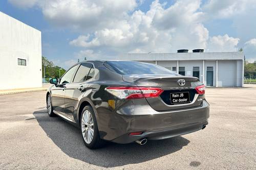 Second hand 2018 Toyota Camry 2.5V 